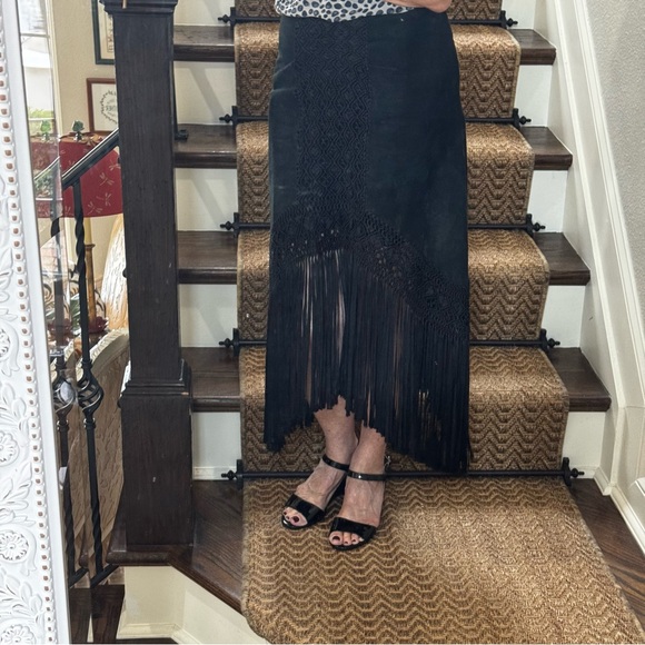 Fabulous - Claudia Roldani Western Suede skirt with  Fringe Midi Skirt - Picture 4 of 10